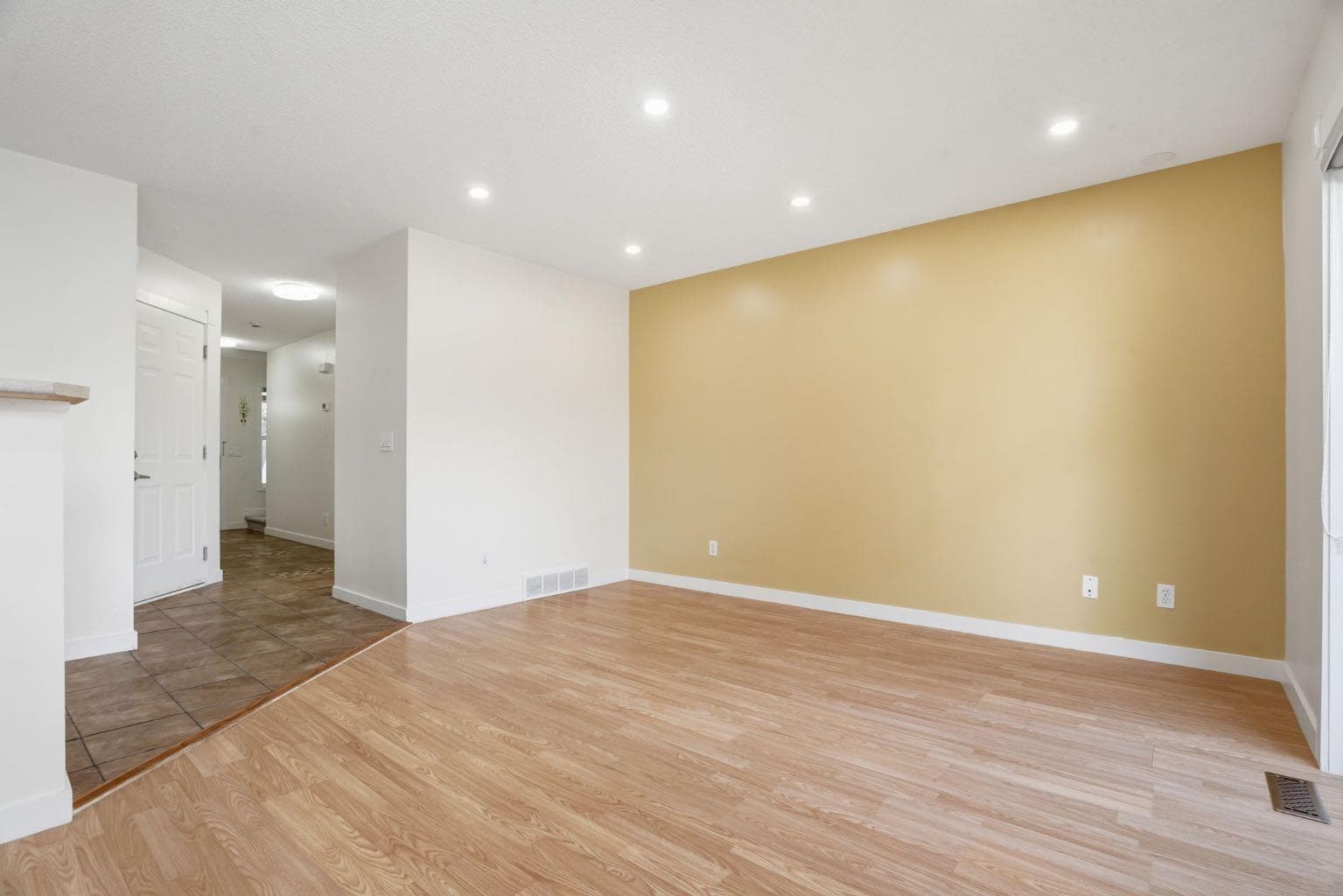 204, 760 Railway Gate SW — photo 2