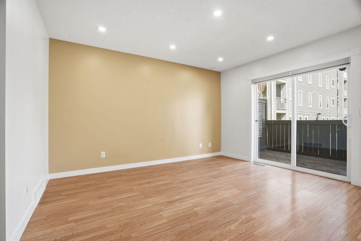 204, 760 Railway Gate SW — photo 4