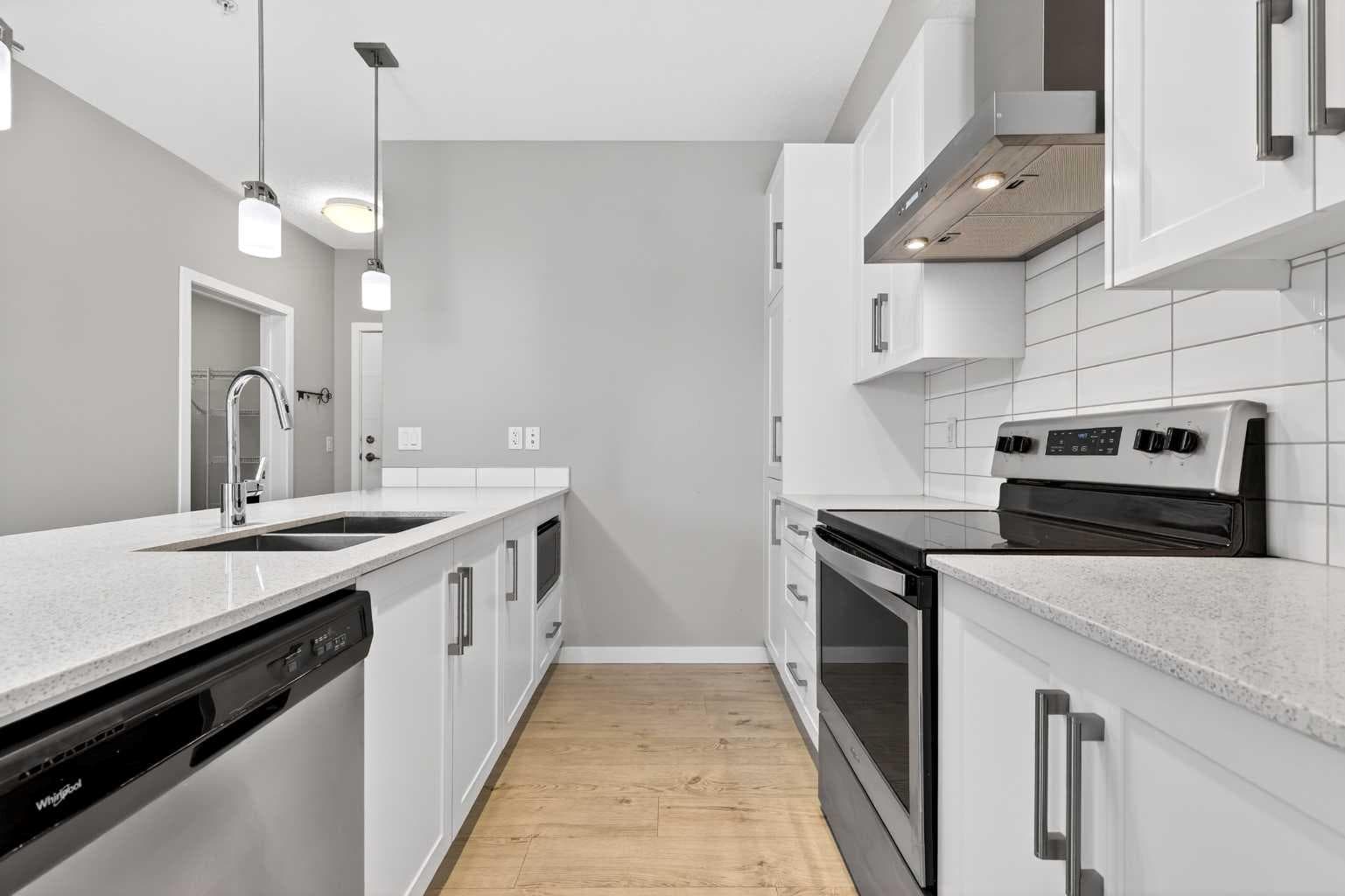 403, 122 Mahogany Centre SE — photo 5