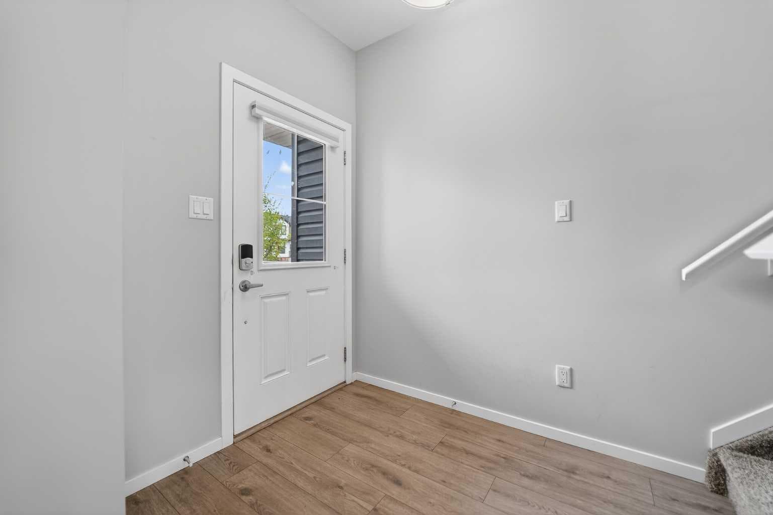 2812 47 Street S — photo 3
