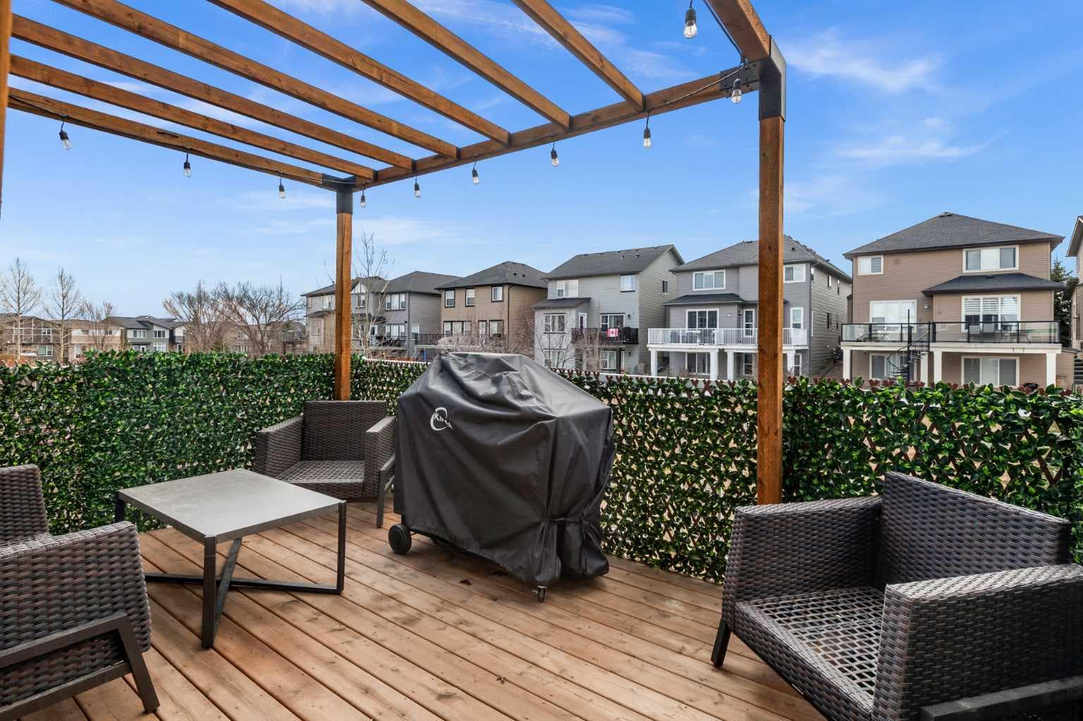 243 Silver Spruce Grove SW — photo 3
