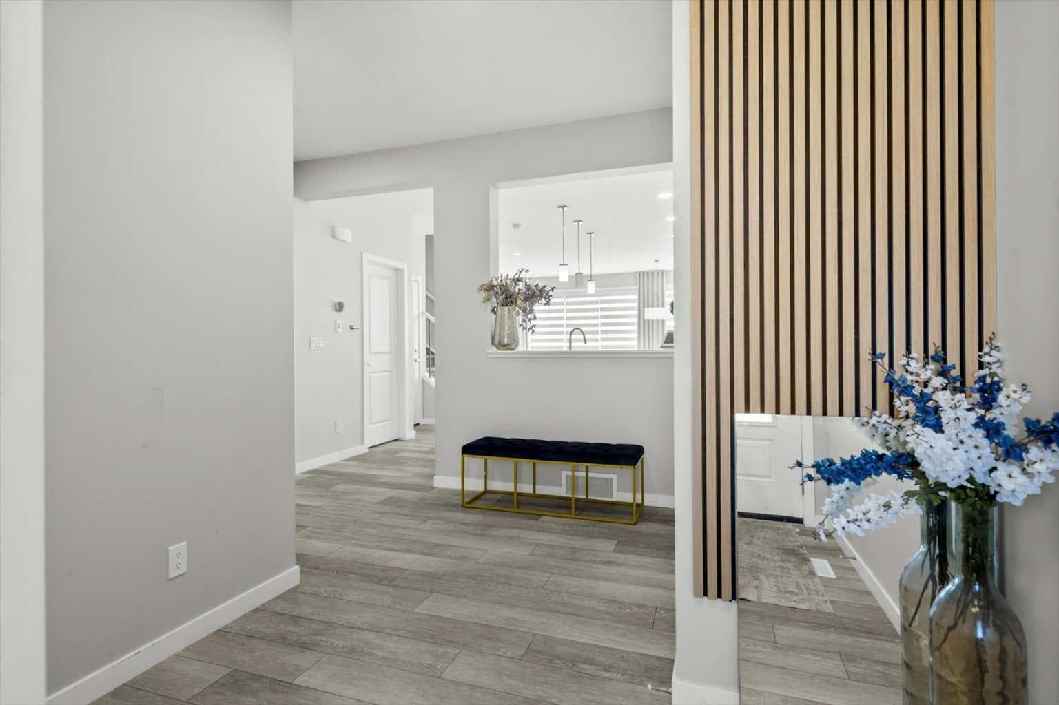243 Silver Spruce Grove SW — photo 4