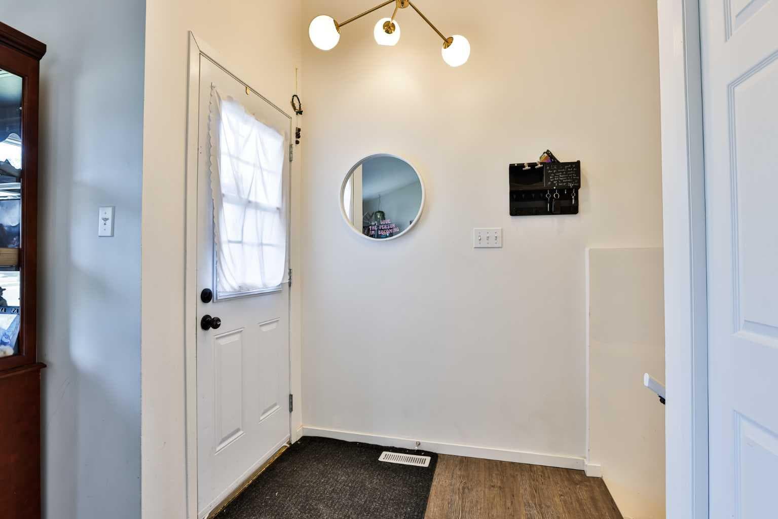 65 Princeton Crescent W — photo 2