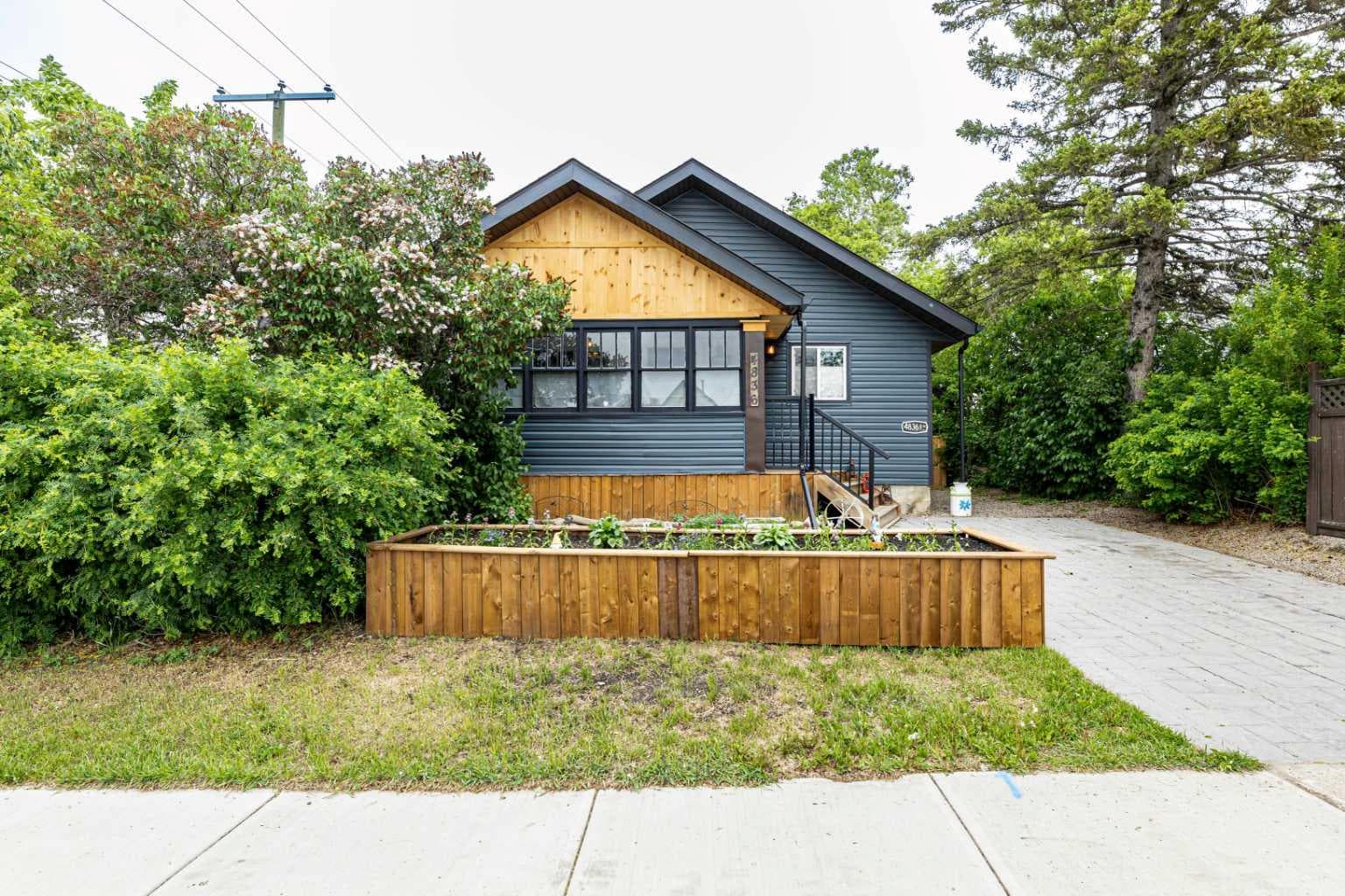 4836 49 Street — photo 1
