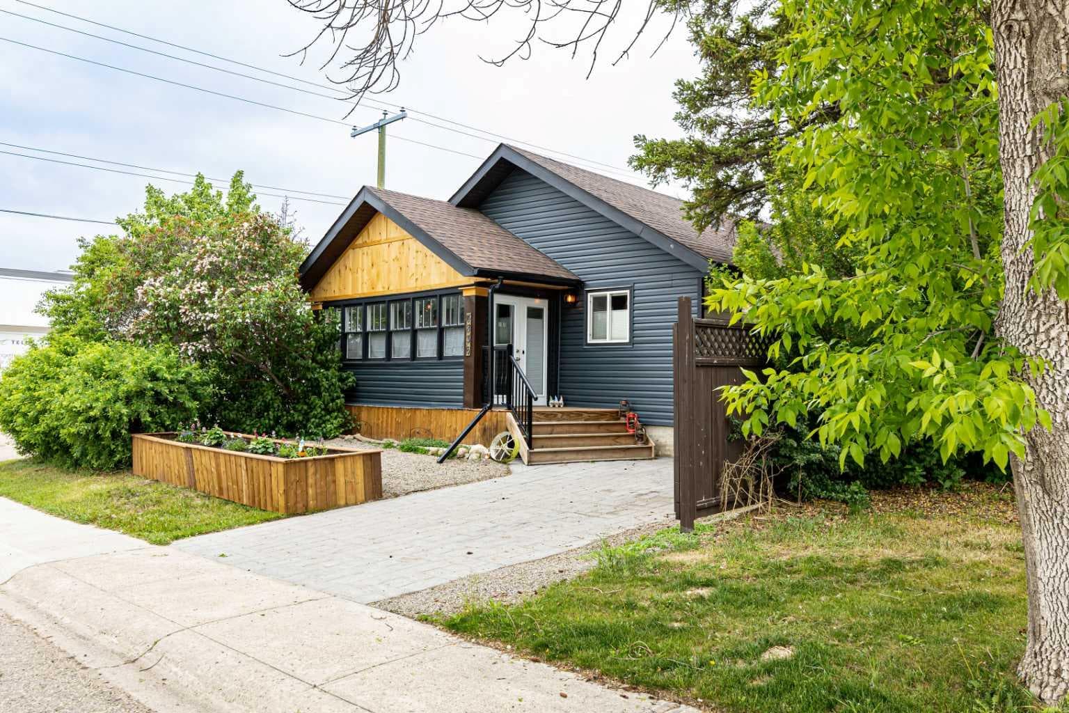 4836 49 Street — photo 2
