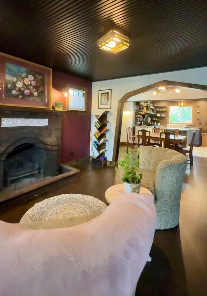4836 49 Street — photo 4