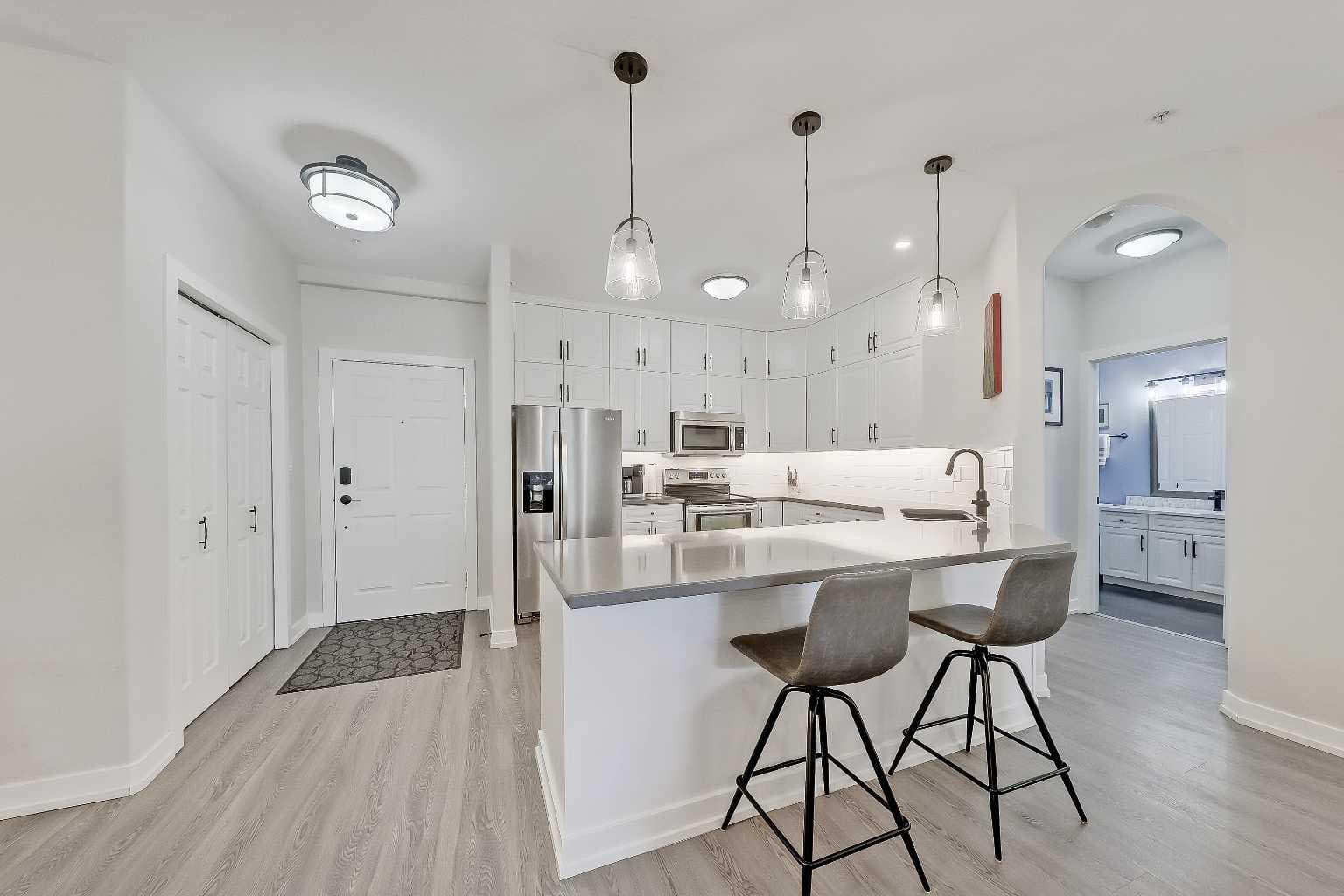 402, 2419 Erlton Road SW — photo 2
