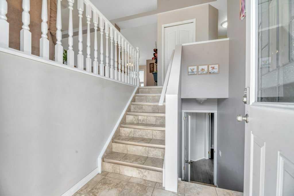 389 Strathford Crescent — photo 5