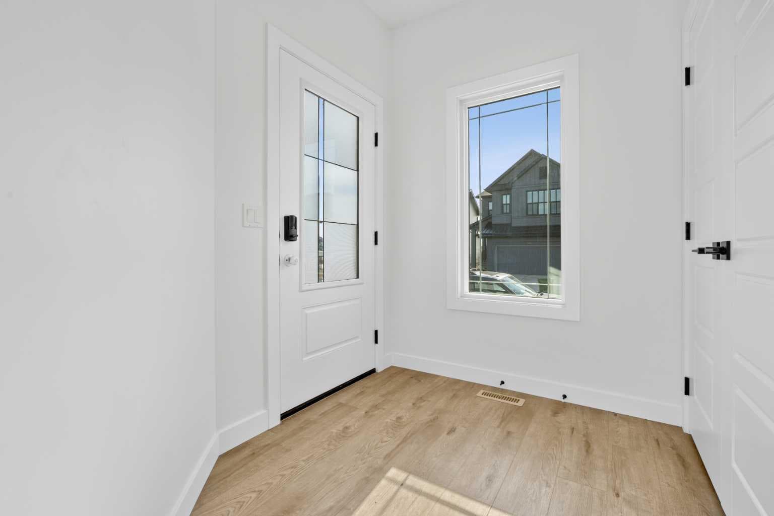 571 Buffaloberry Manor SE — photo 3