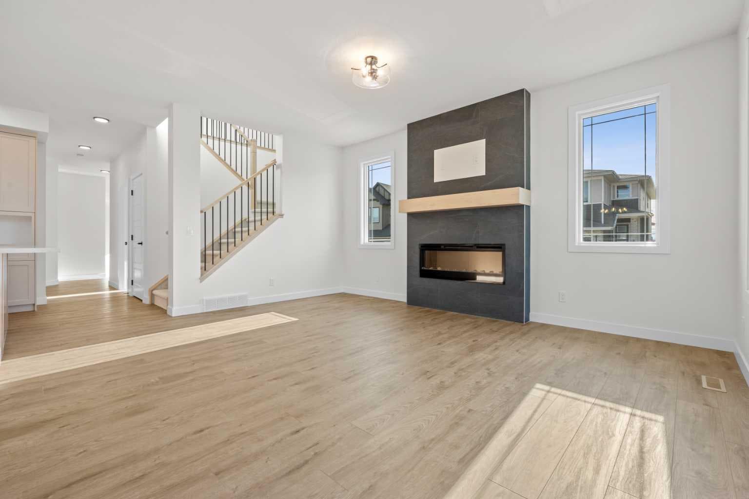 571 Buffaloberry Manor SE — photo 5