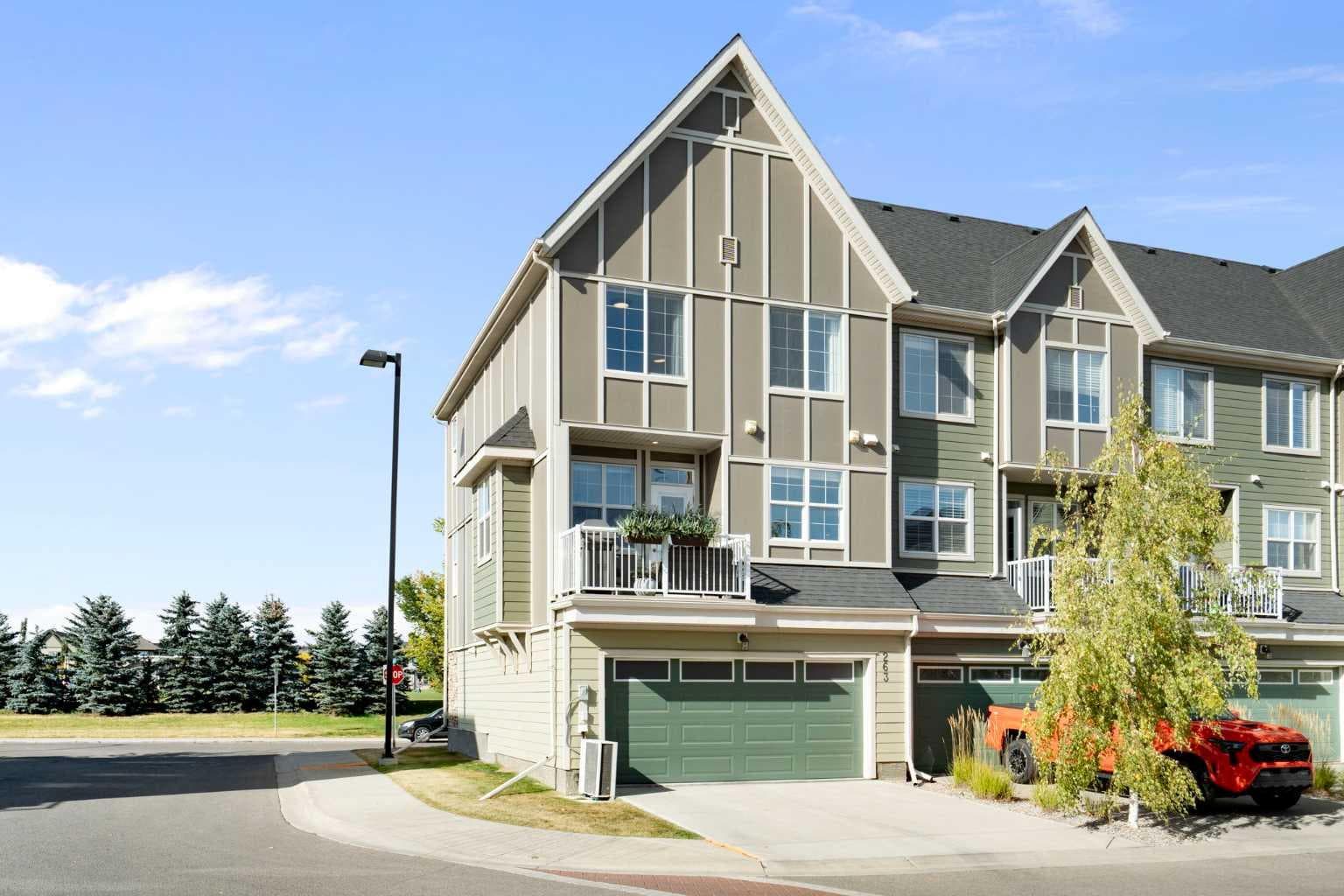 263 Mahogany Way SE — photo 1