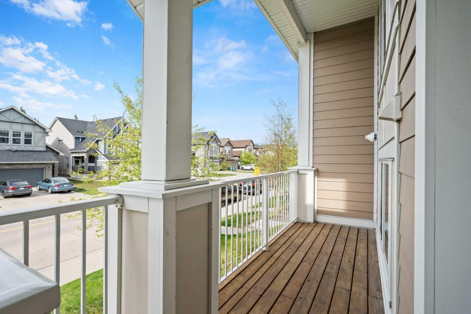 536 Cranford Drive SE — photo 2