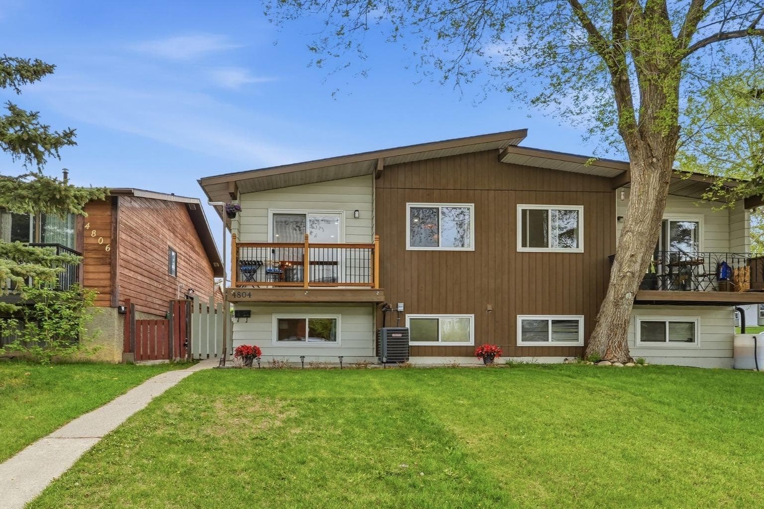 Semi Detached (Half Duplex) in Montgomery