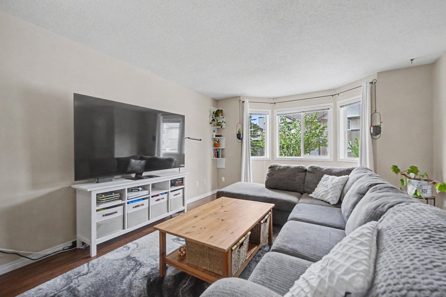 65 Royal Birch Villas NW — photo 4