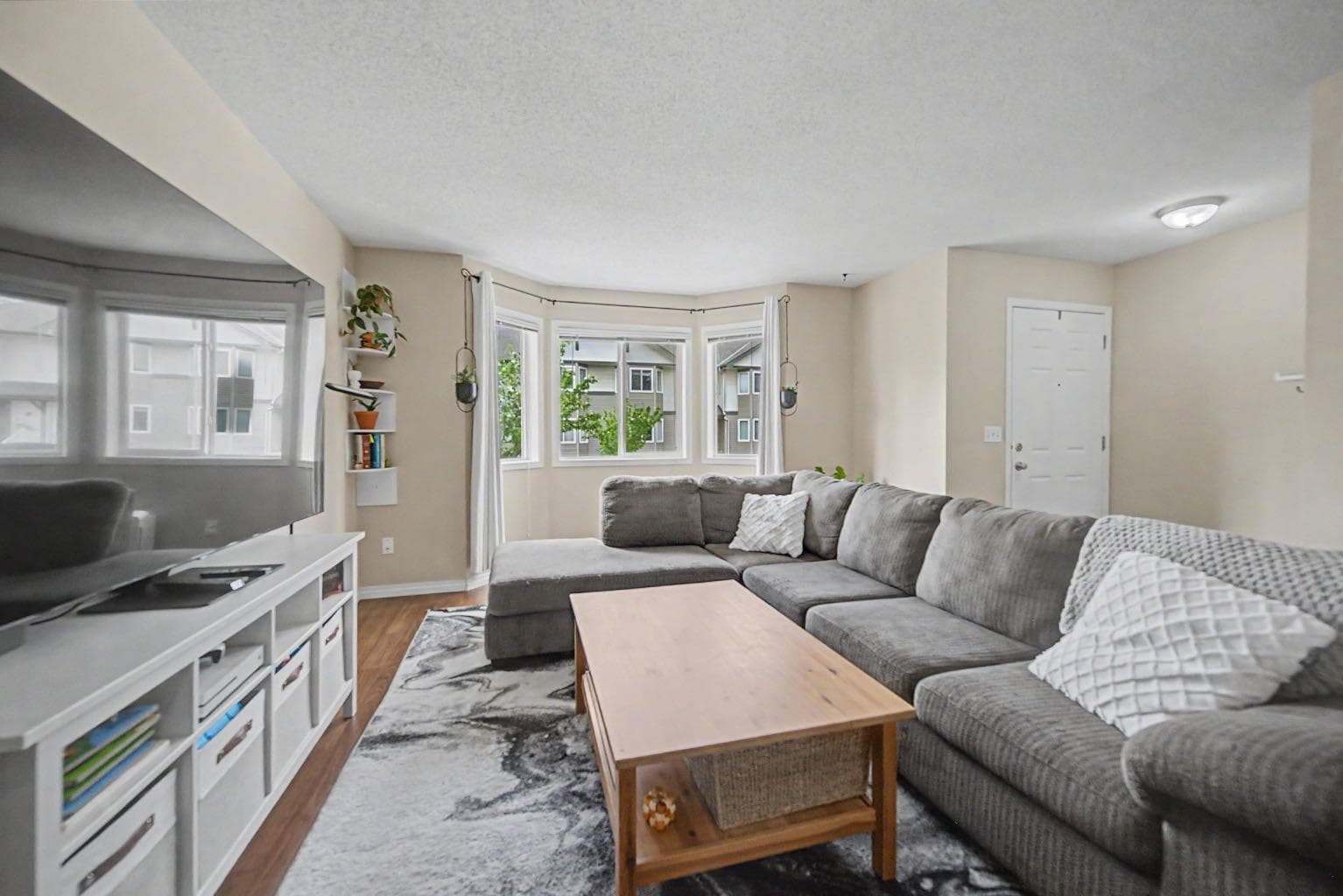 65 Royal Birch Villas NW — photo 5