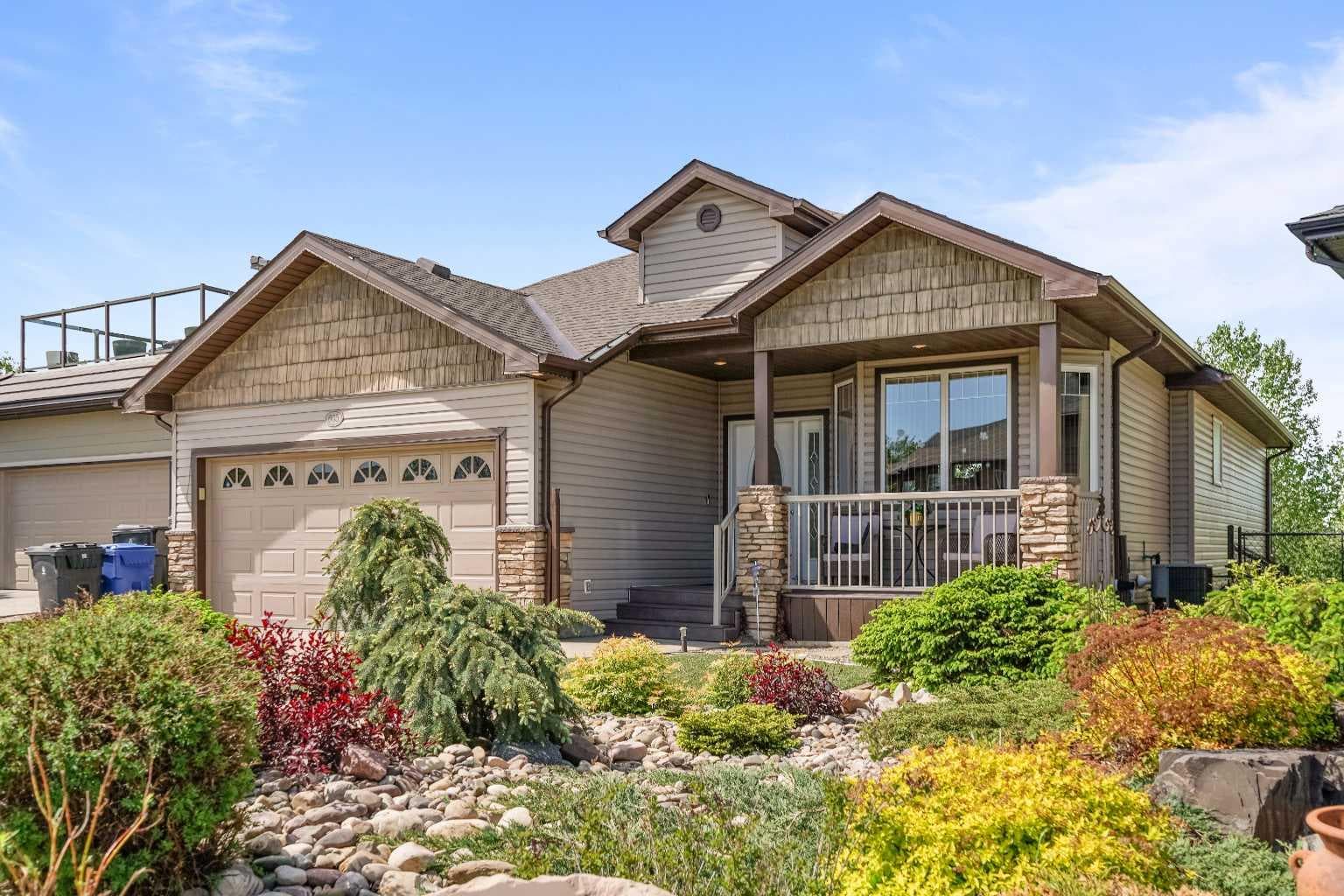 605 Sunridge Crescent W — photo 2