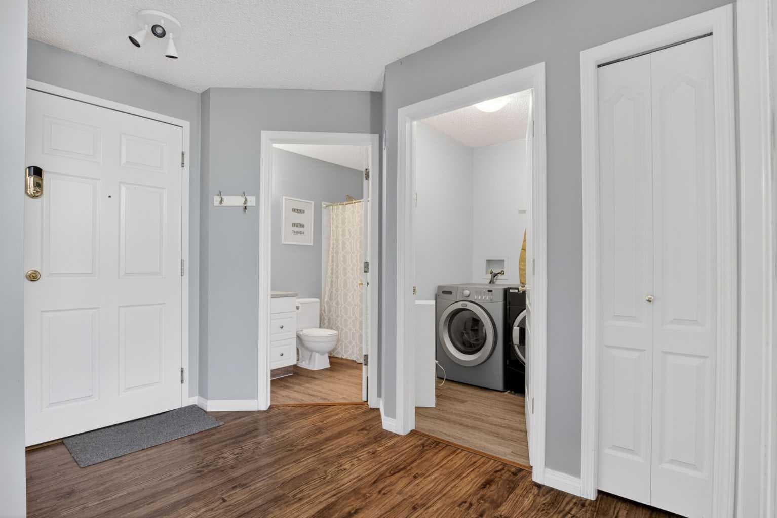418, 10 Sierra Morena Mews SW — photo 3