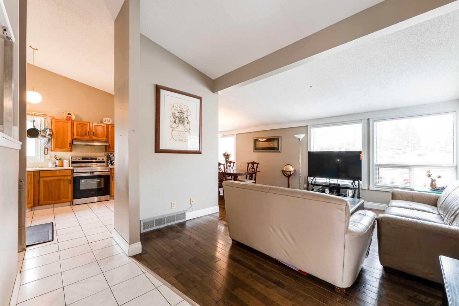 115 Maunsell Close NE — photo 4