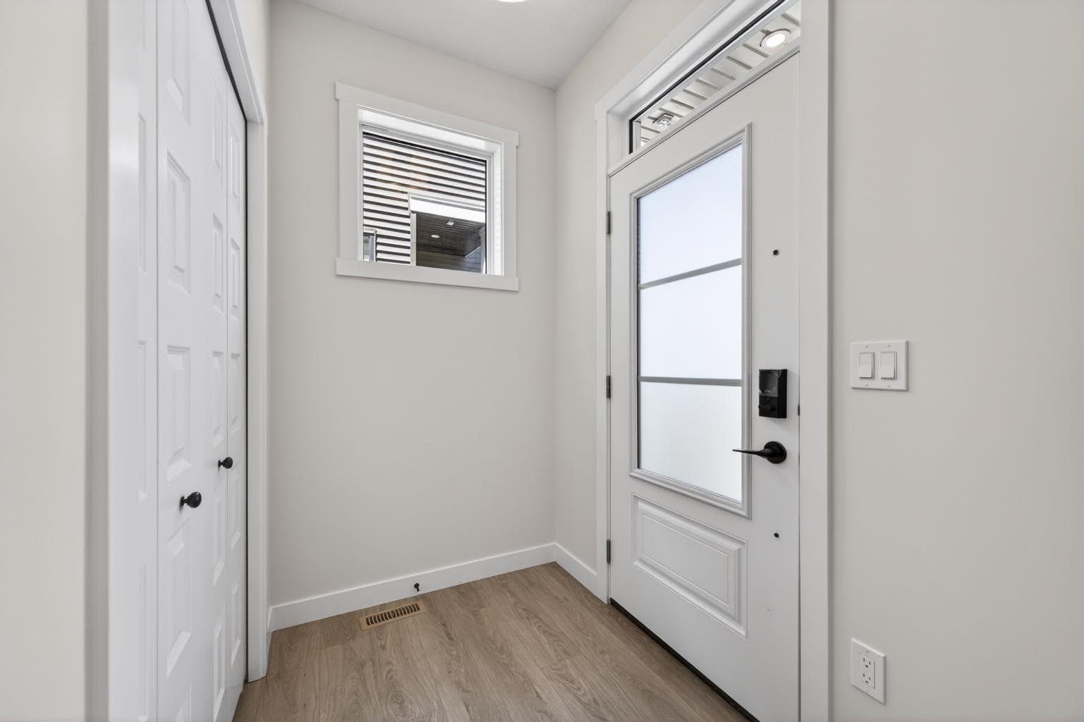 1059 Bayview Crescent — photo 3