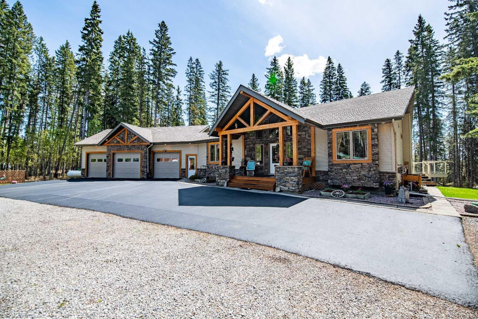 Detached in Clearwater Estates