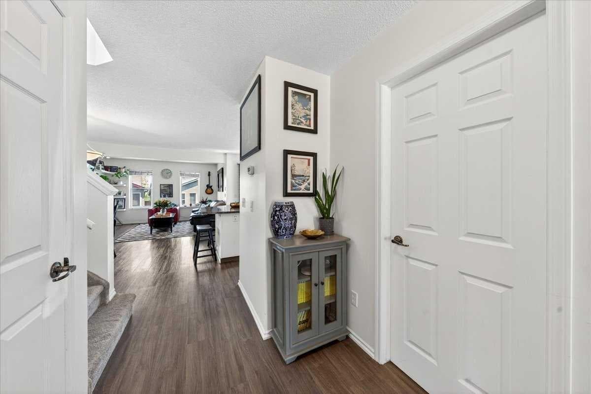 194 Everoak Gardens SW — photo 4