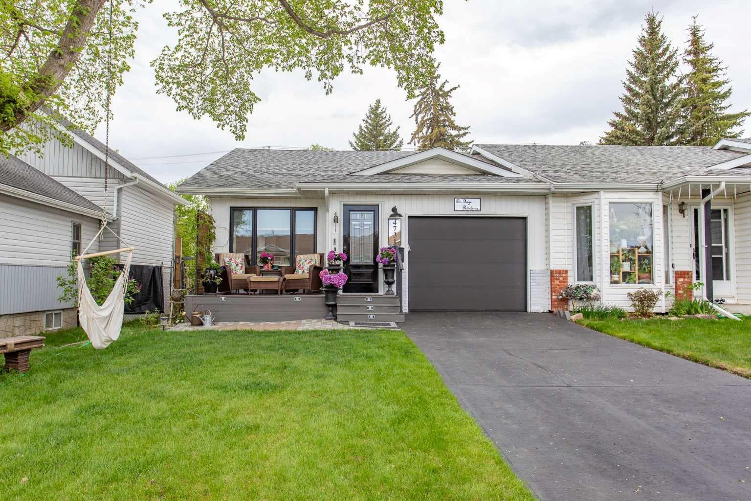 Row/Townhouse in Downtown Lacombe