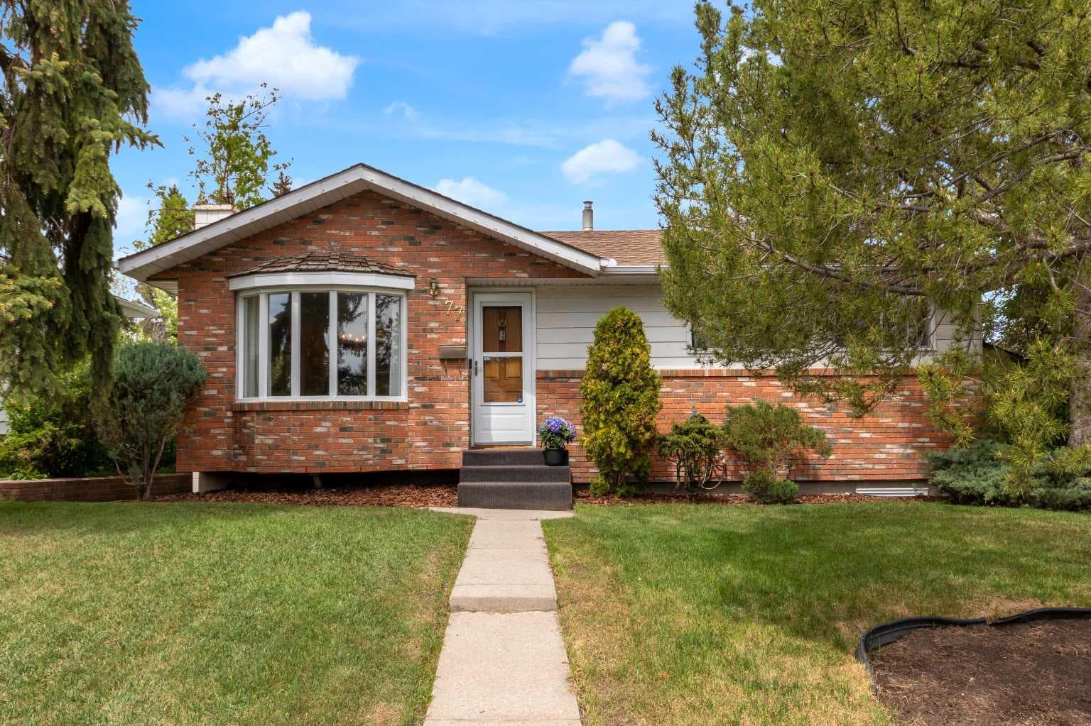 77 Hogarth Crescent SW — photo 1