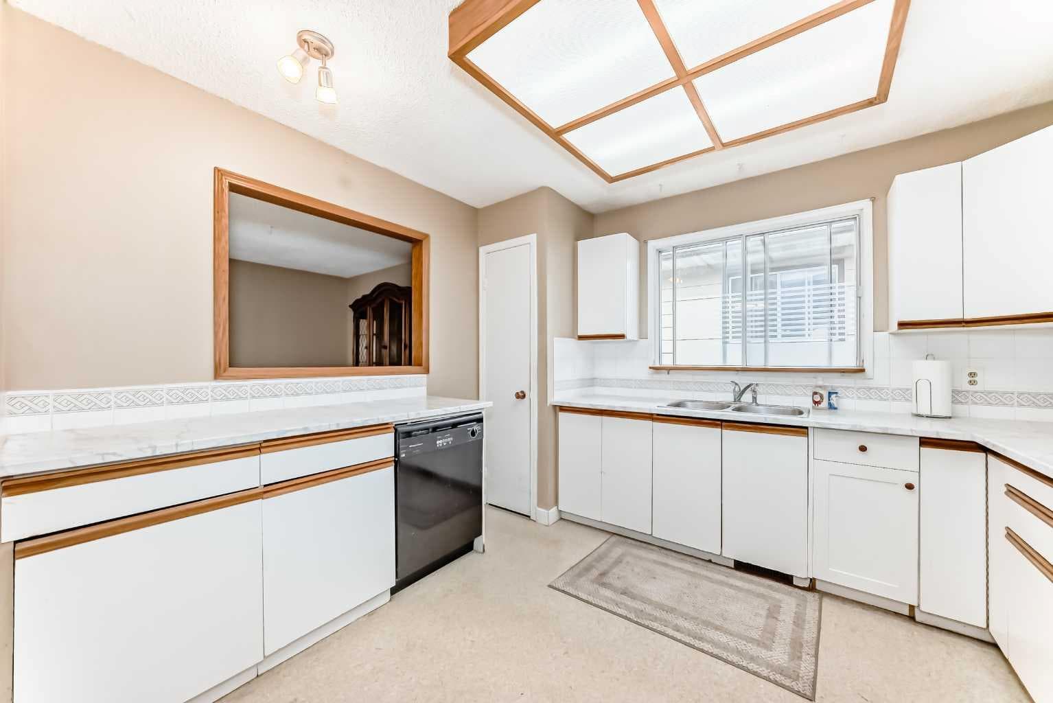 112 Albert Street SE — photo 5
