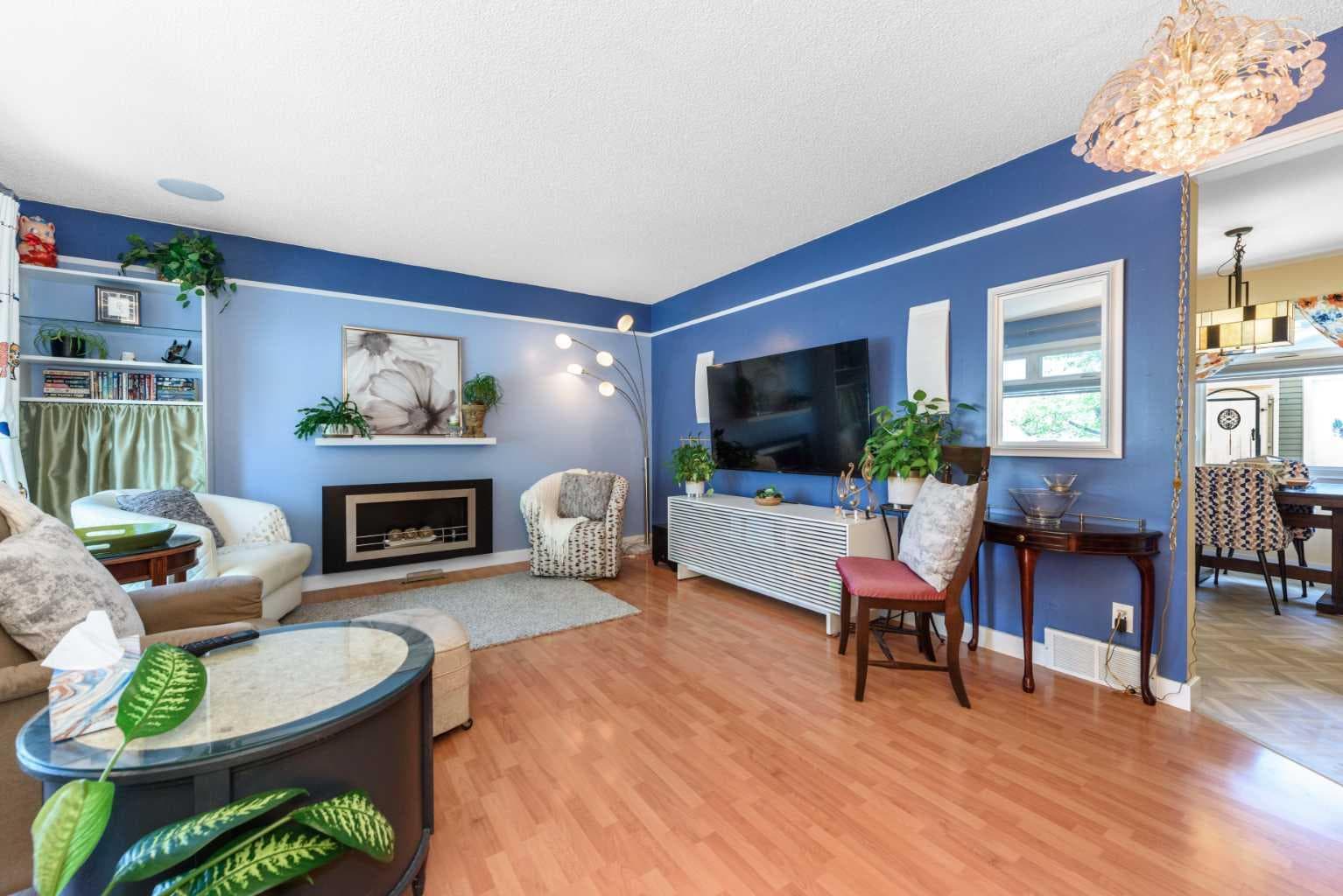 208 Van Horne Crescent NE — photo 4