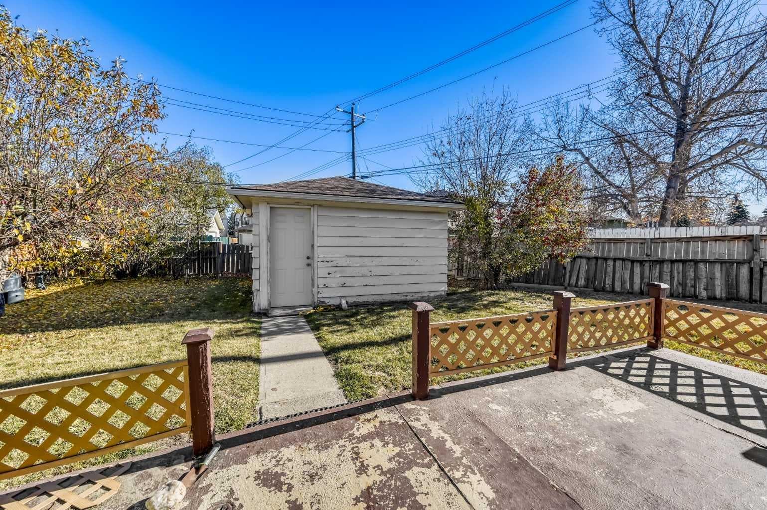 3452 37 Street SW — photo 2