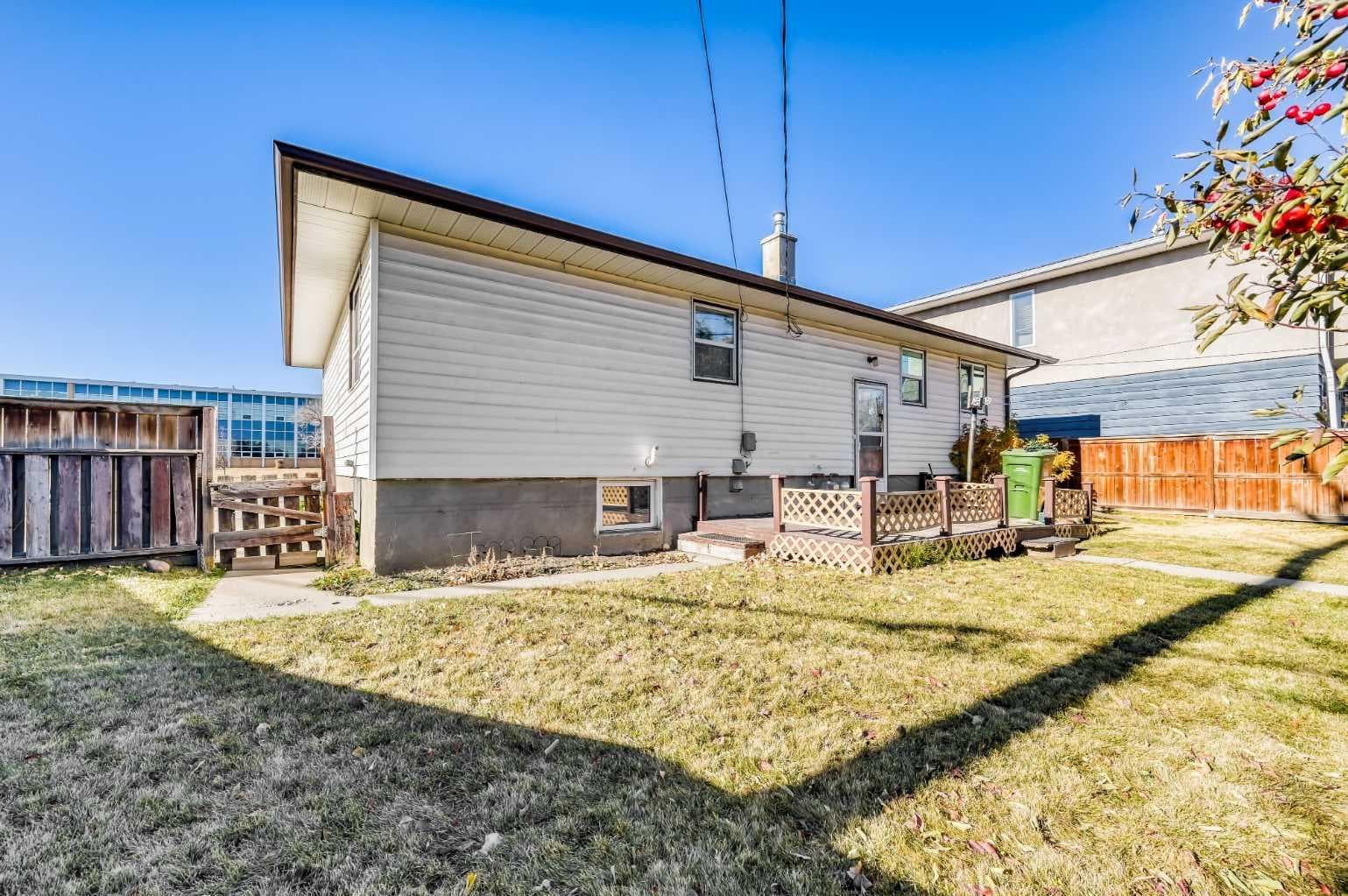 3452 37 Street SW — photo 5