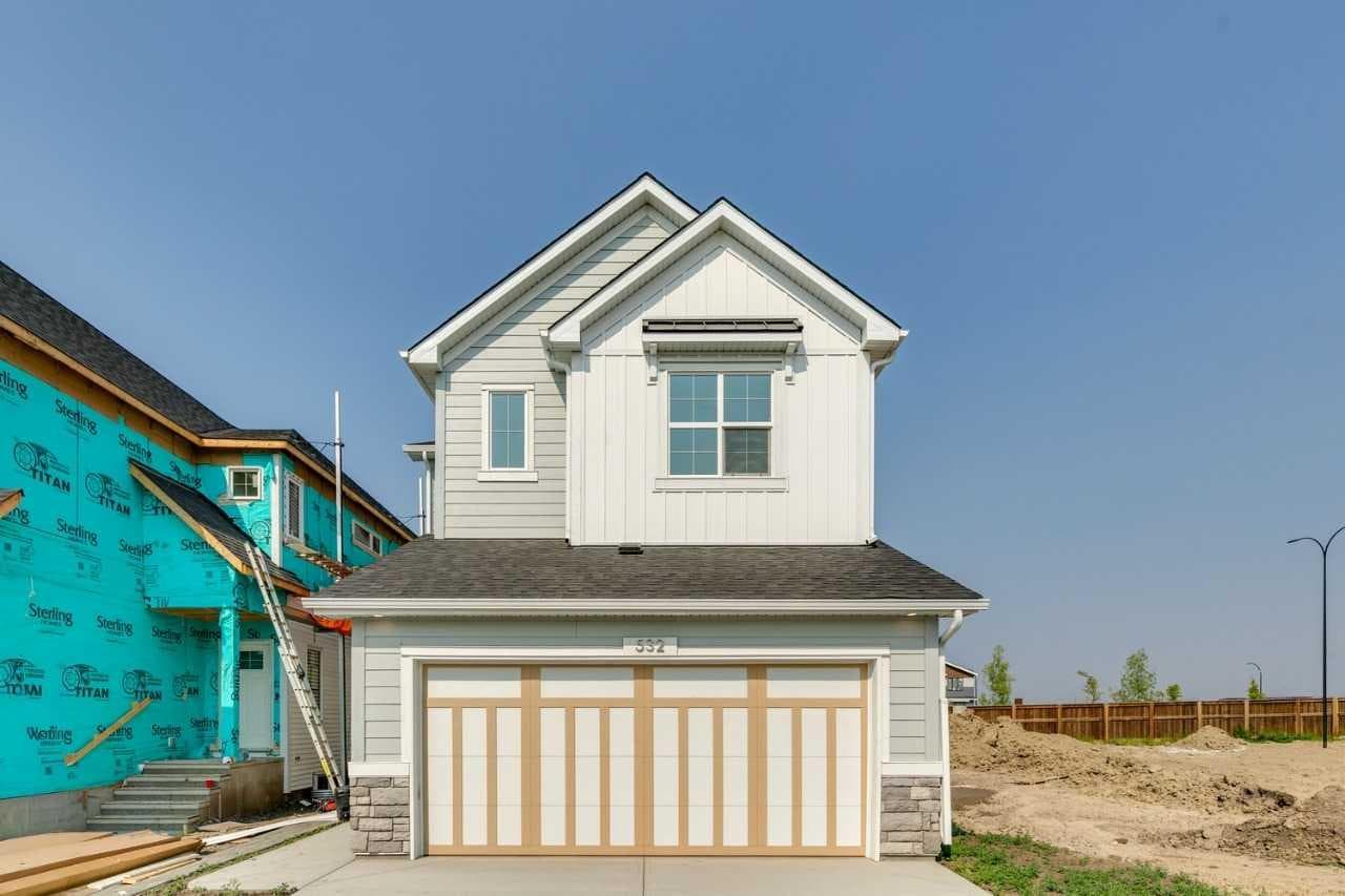 532 Buffaloberry Manor SE — photo 2