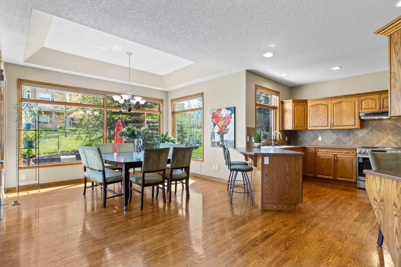 322 Hampstead Way NW — photo 4