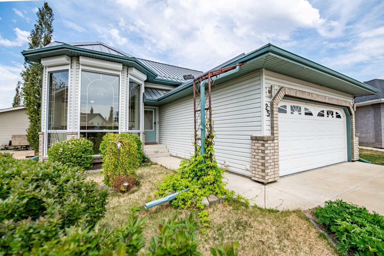 25 Fern Glade Crescent — photo 2