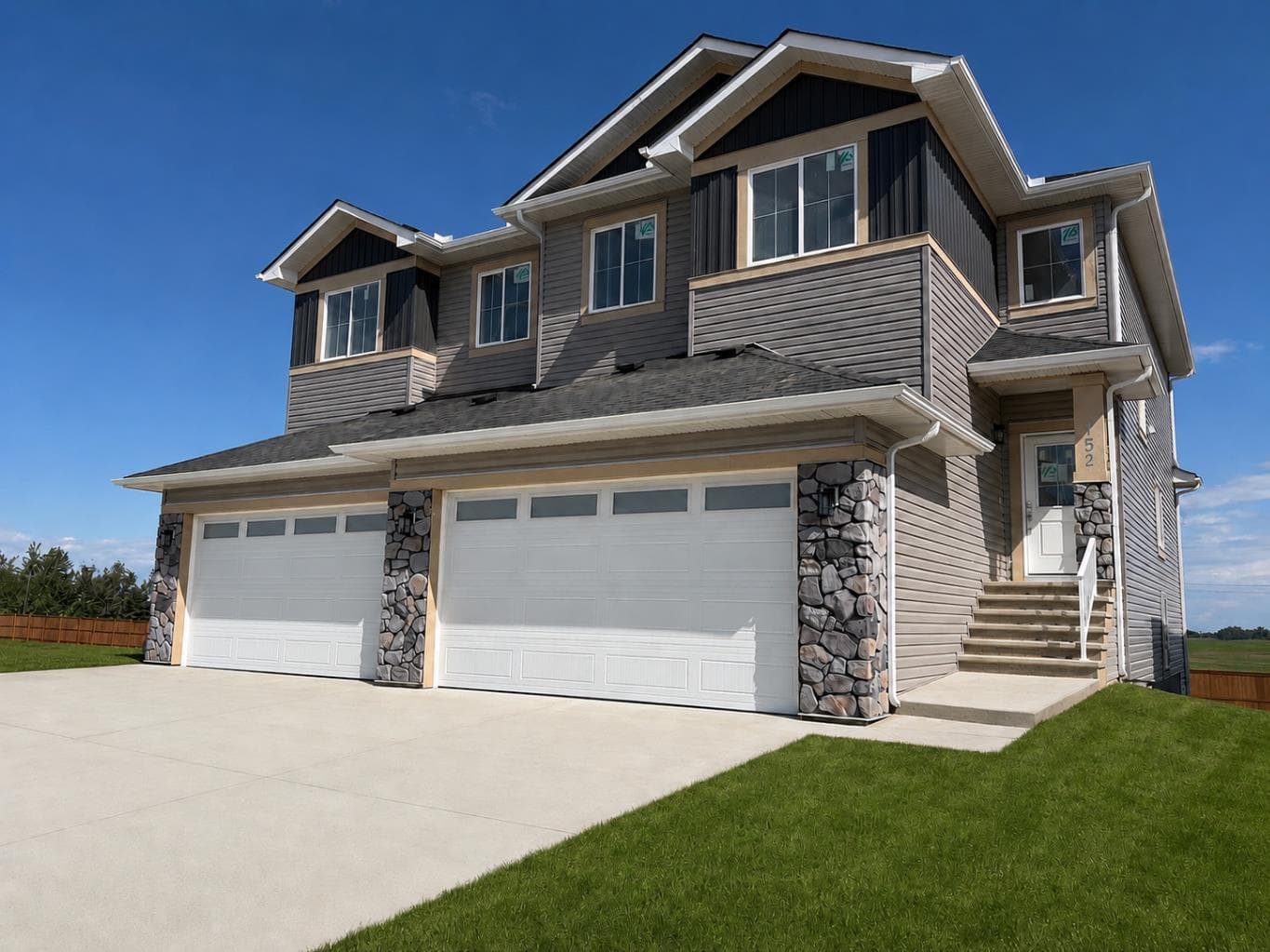 152 Lakewood Crescent — photo 1