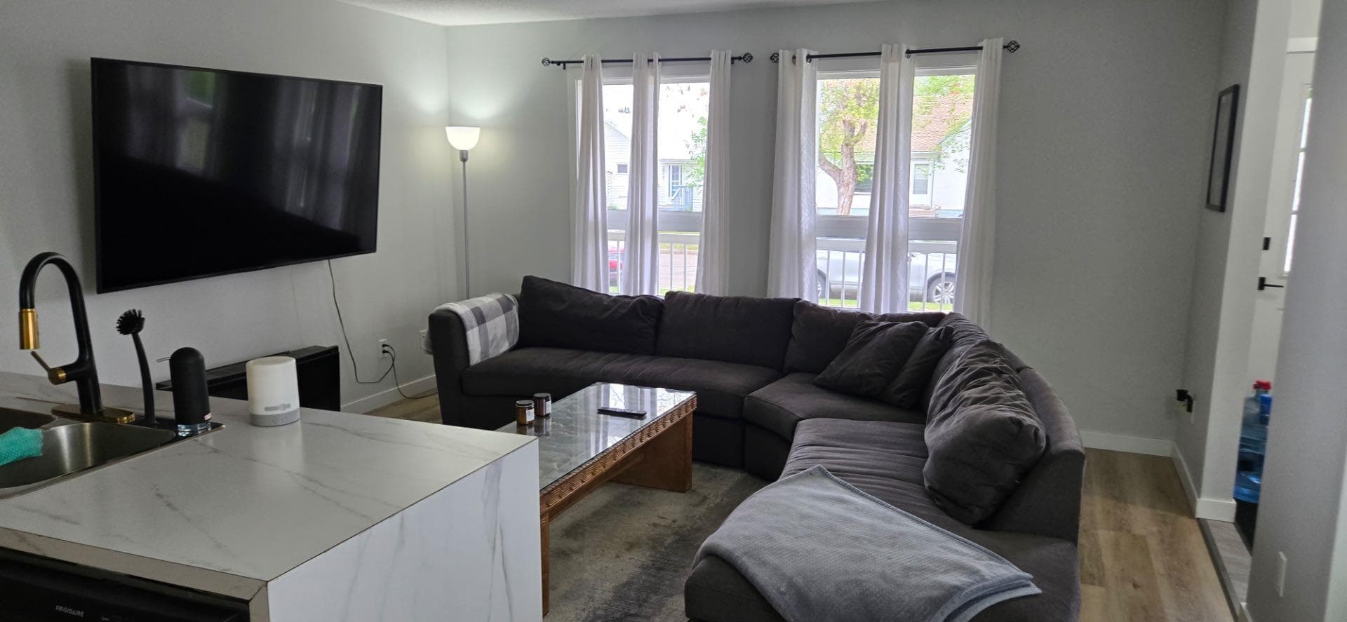 5113 A 54 Avenue — photo 3