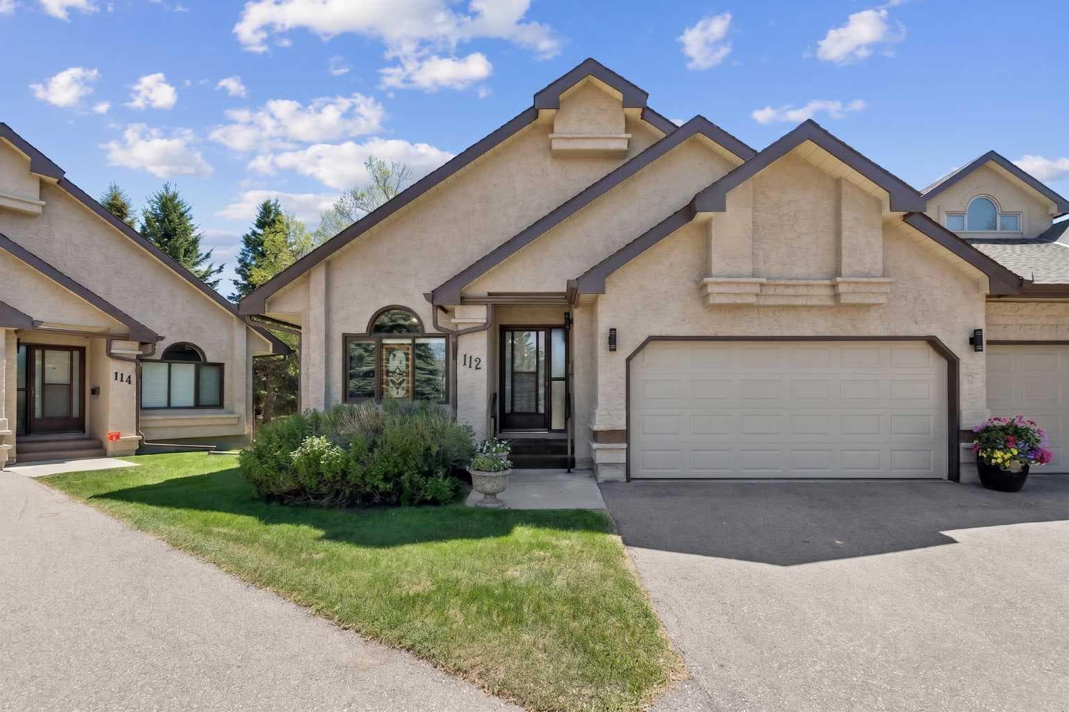 112 Oakbriar Close SW — photo 1
