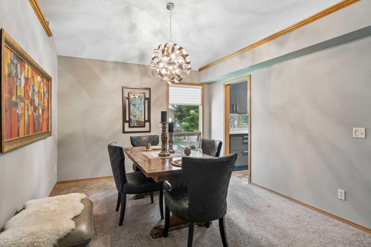 112 Oakbriar Close SW — photo 5