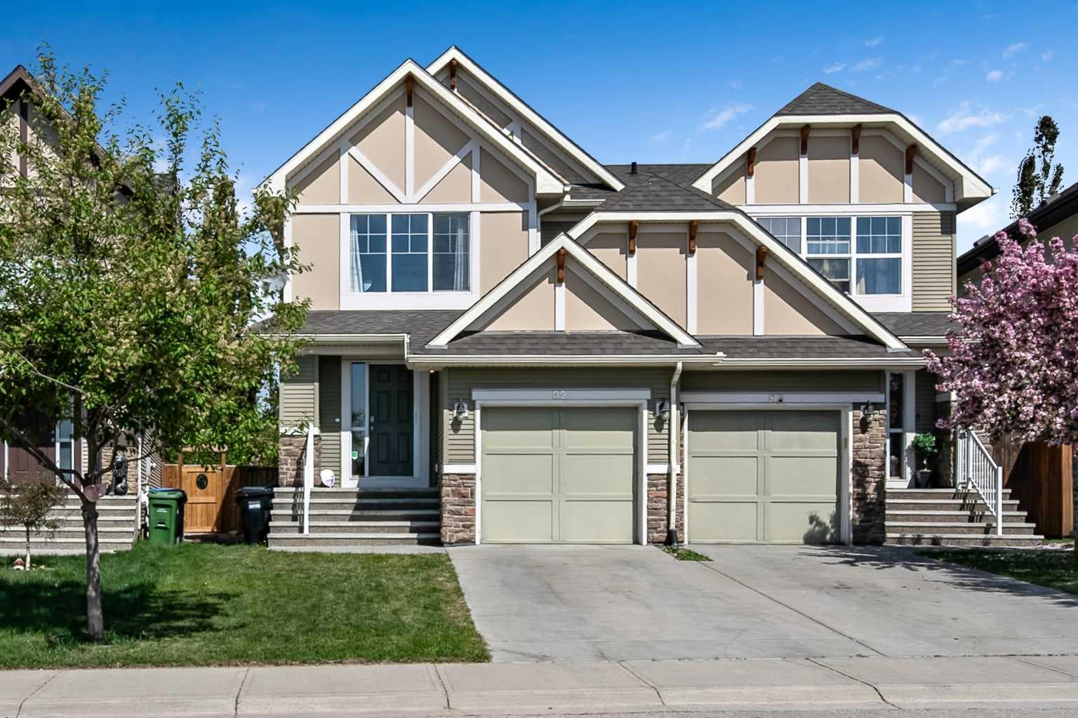32 Cranston Gate SE — photo 1