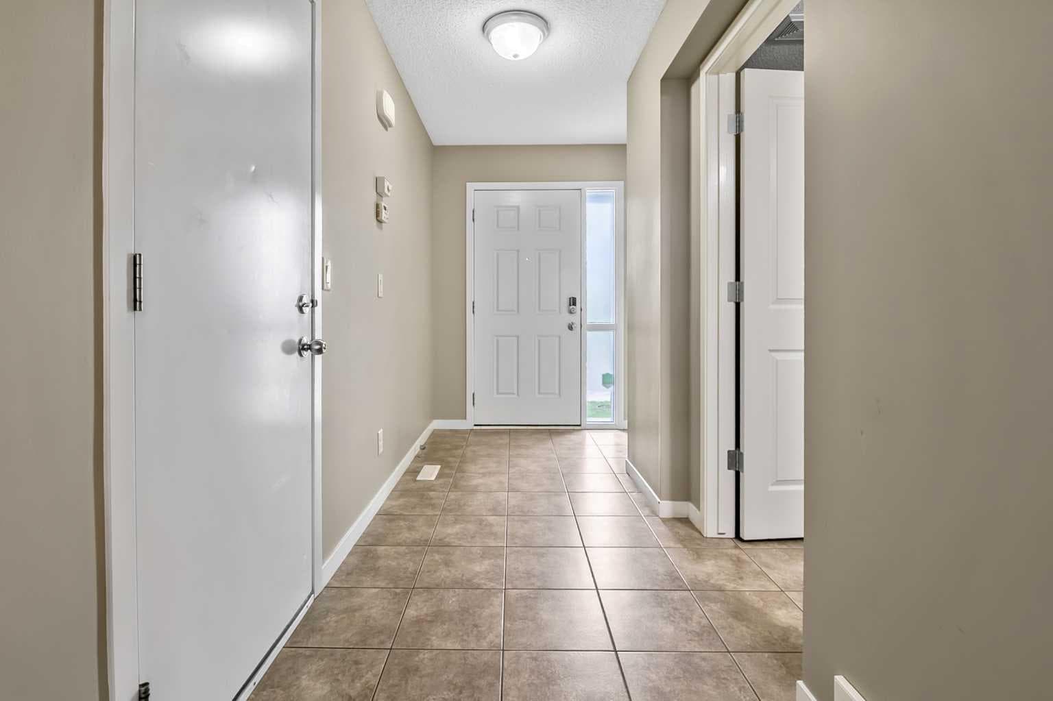 32 Cranston Gate SE — photo 2