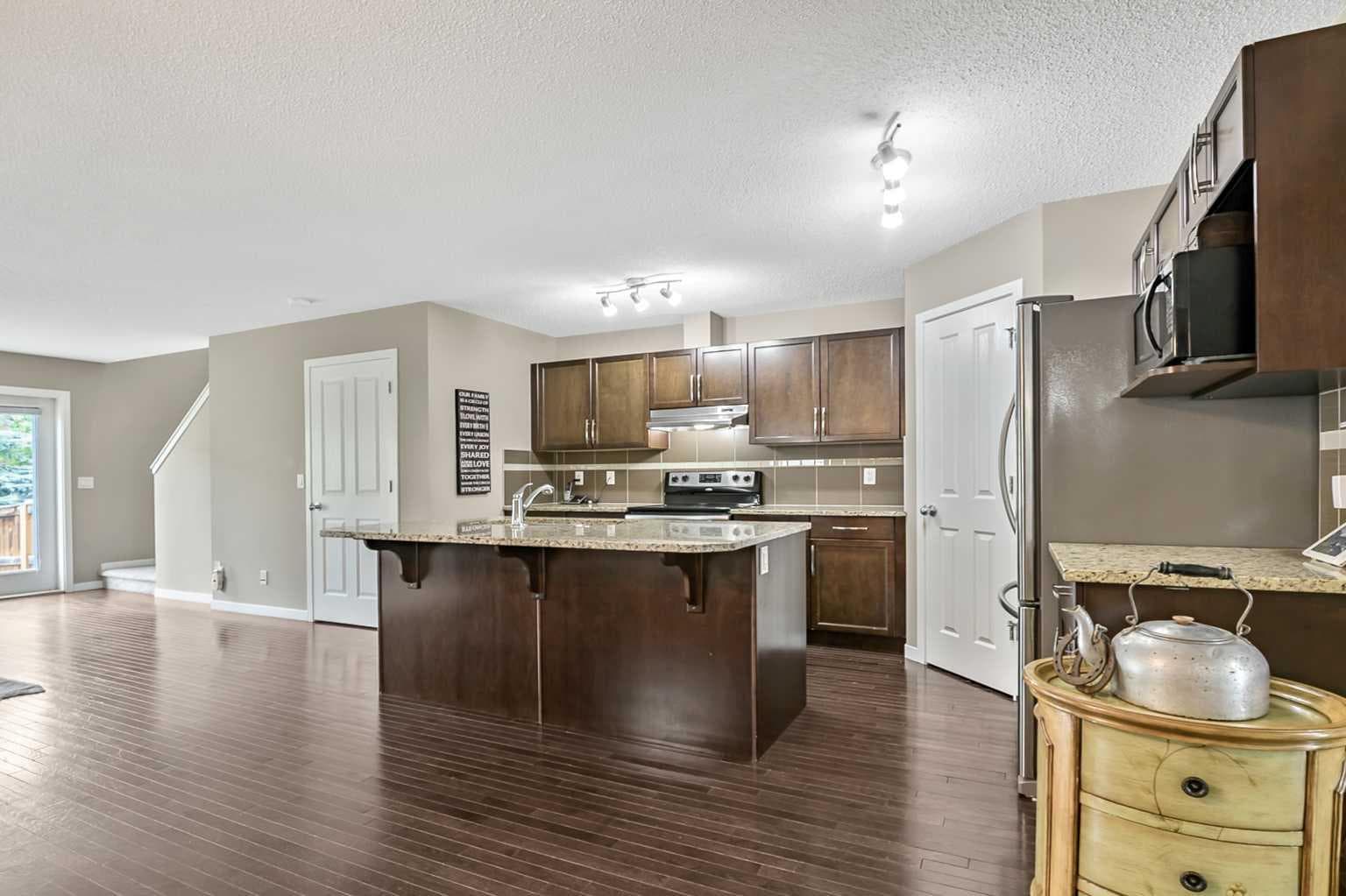 32 Cranston Gate SE — photo 5