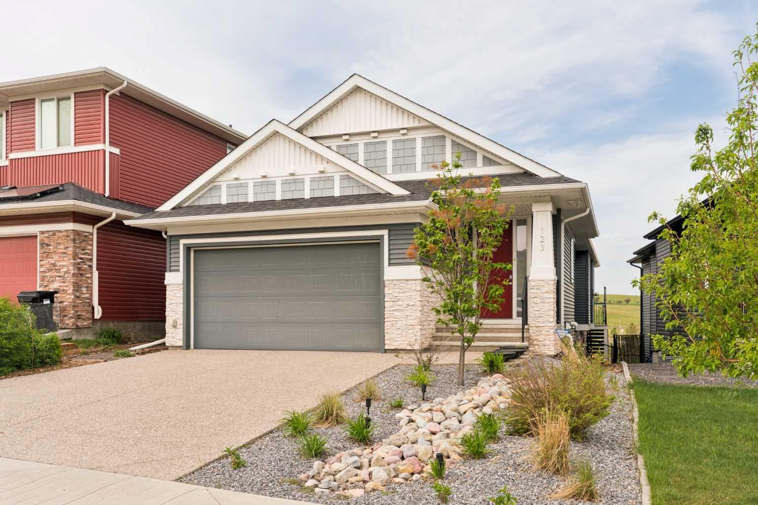 123 Crestridge Hill SW — photo 1