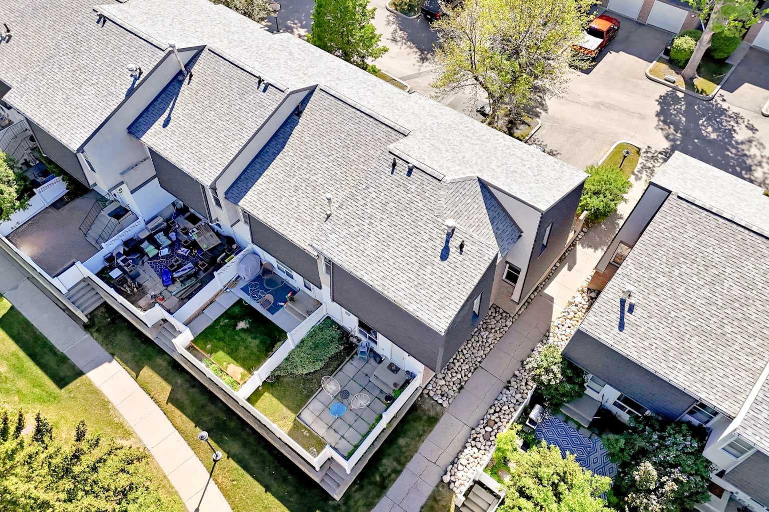 400 Brae Glen Crescent SW — photo 2