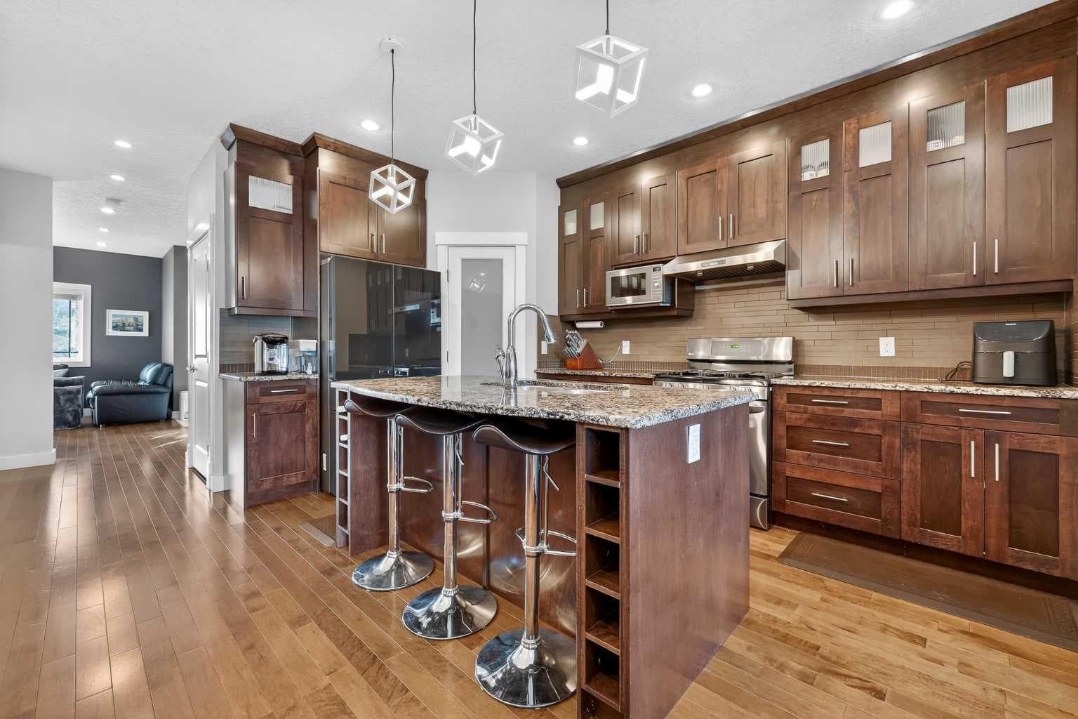 7104 36 Avenue NW — photo 4