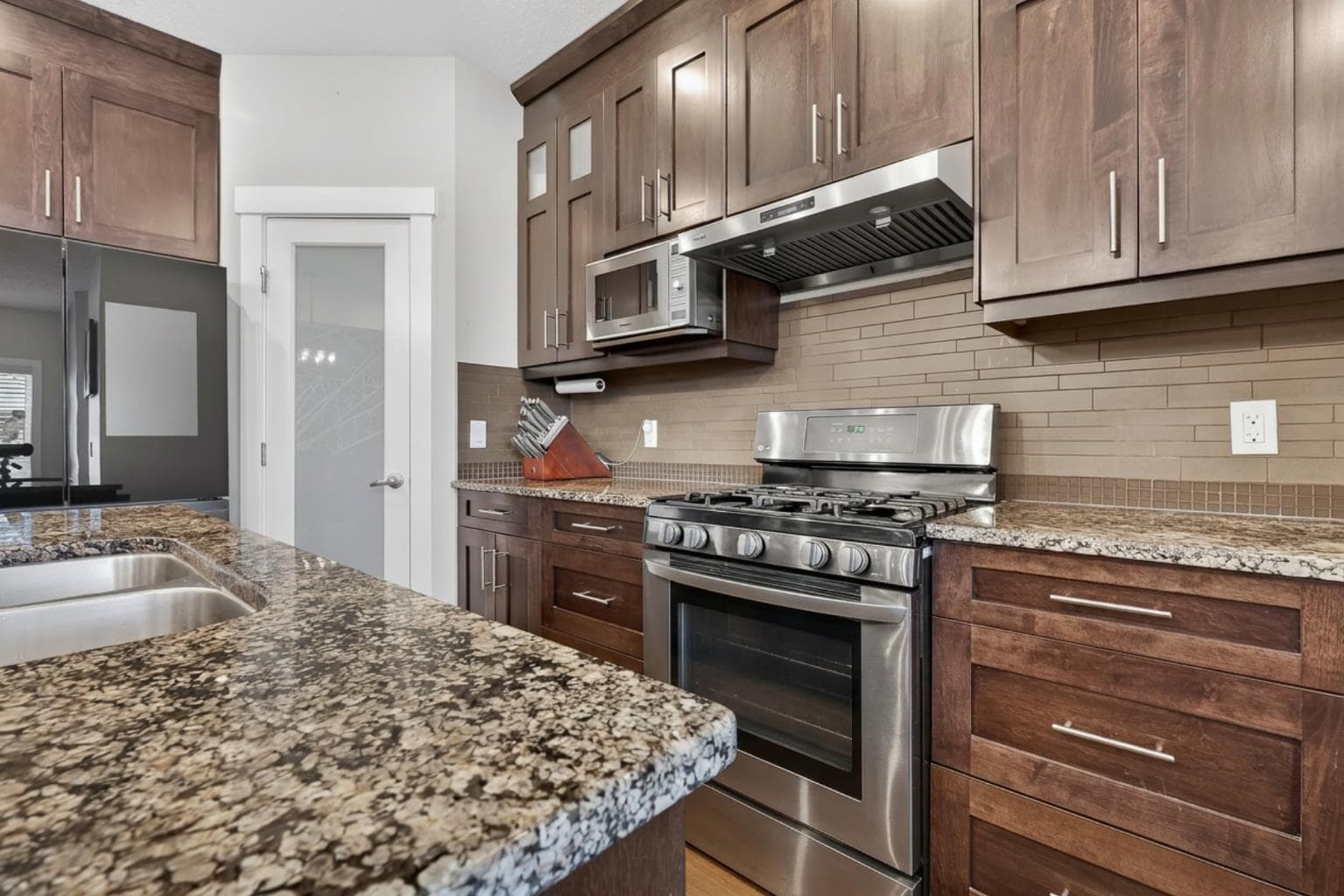 7104 36 Avenue NW — photo 5