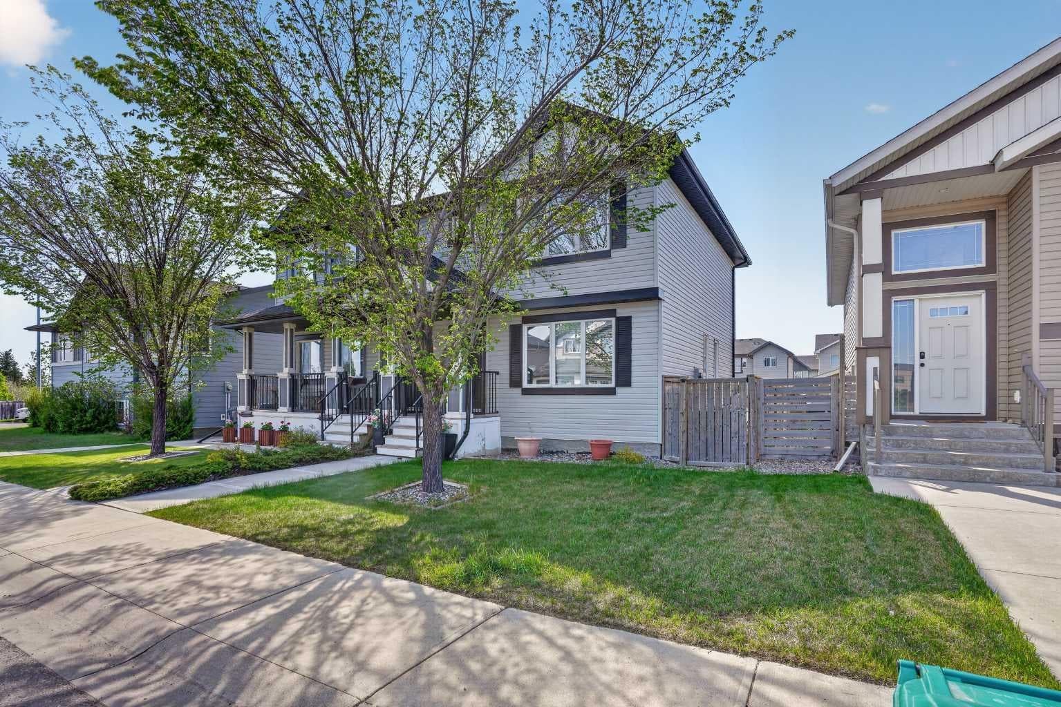 786 Silkstone Close W — photo 2