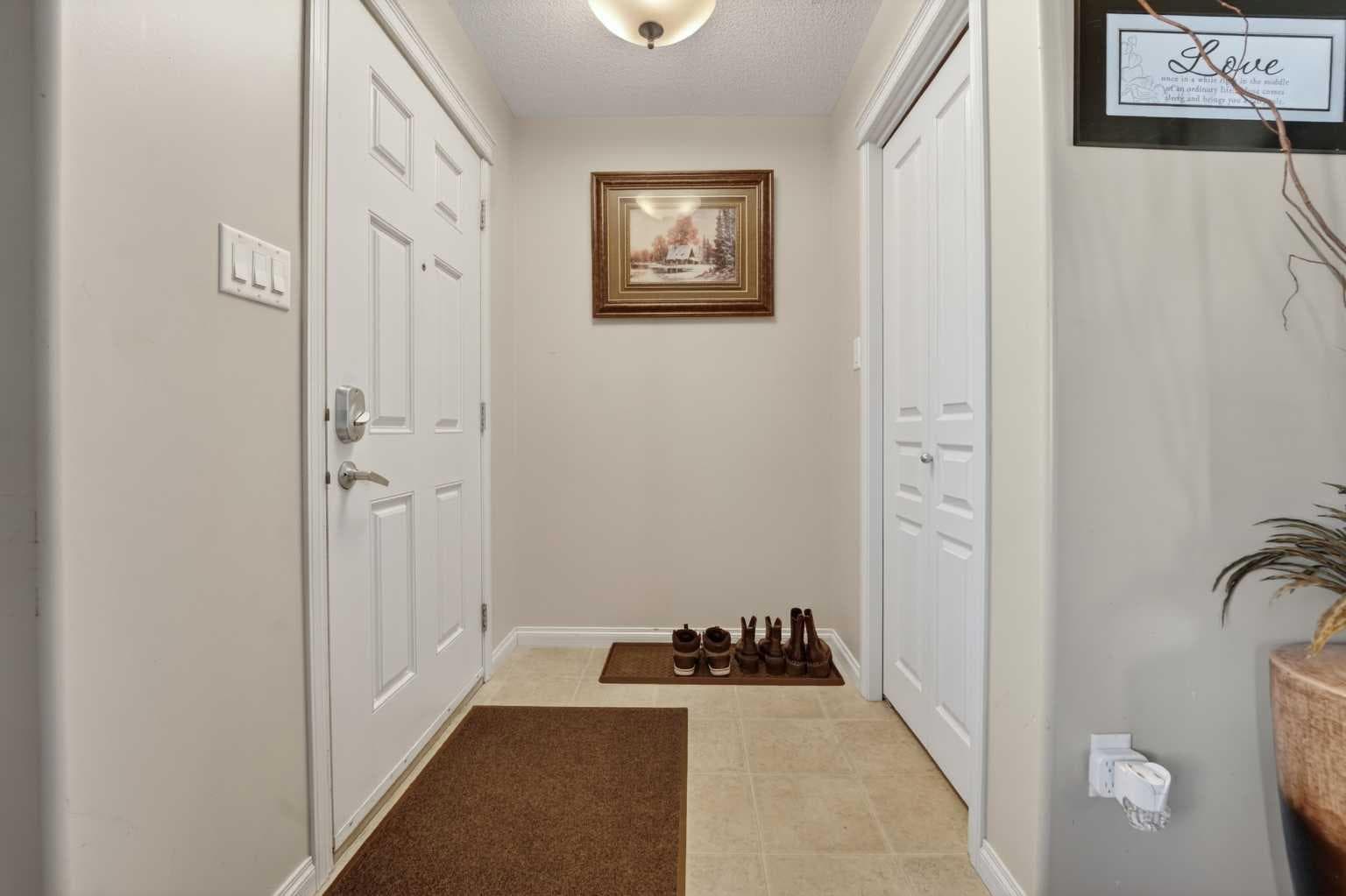 786 Silkstone Close W — photo 5