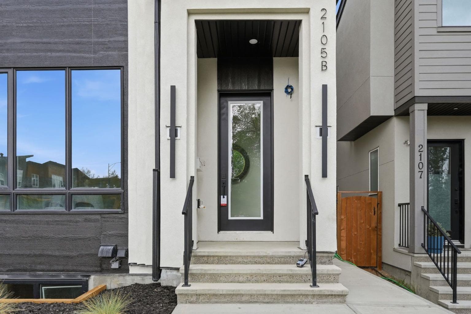 2105B 7 Street NE — photo 2