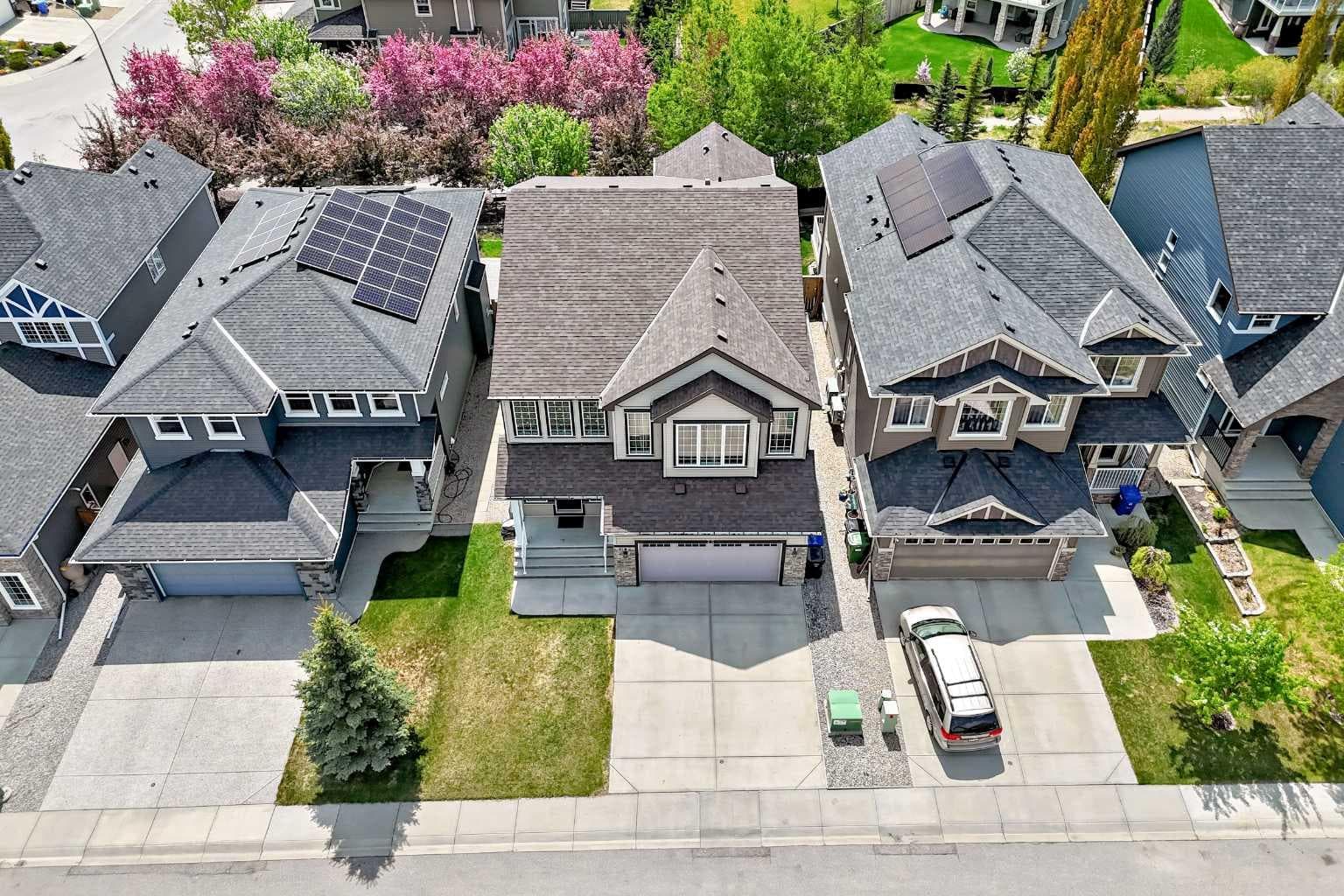 75 Silverado Bank Gardens SW — photo 2