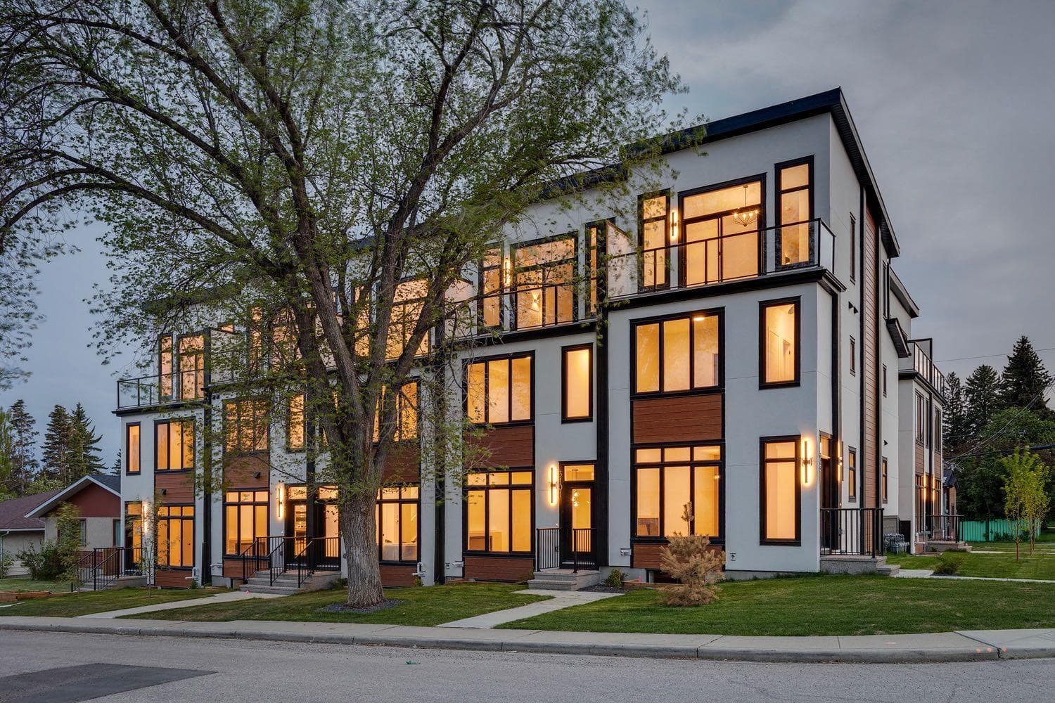 3103 42 Street SW — photo 1